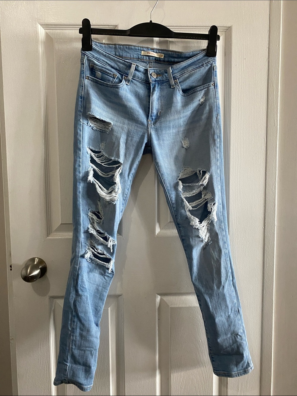 Levi’s 711 Skinny Jeans W27 L30 Distressed Light Wash Denim | kmcloset26 - Picture 2 of 12